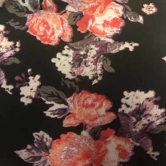 Adorable Rue 21 Hi Lo Top - Picture 5 of 7